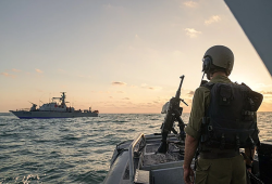 البحرية الإسرائيلية تطلق النار على سفينة حربية مصرية