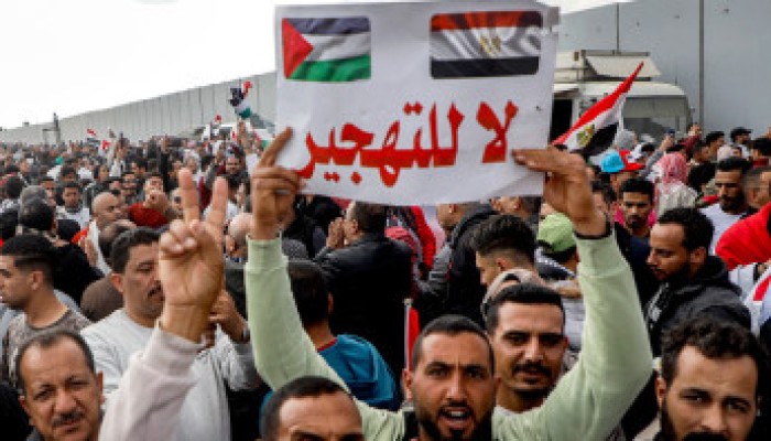 رسالة طالب مصري تكشف معاناة معتقلي التضامن مع غزة