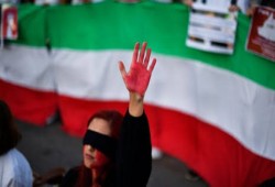 افتتاحية الجارديان عن احتجاجات إيران: أساليب القمع القديمة تواجه ضغوطًا جديدة