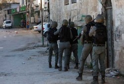 بالفيديو.. عشرات الإصابات وحصار مساجد واشتباكات مسلحة في تصعيد صهيوني غير مسبوق بالضفة الغربية