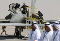 الصومال يغلق أجواءه أمام الطيران العسكري الإماراتي ويبدأ تفكيك الوجود العسكري