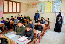 فوضى امتحانات صفوف النقل تكشف عجز وزارة التعليم: أسئلة من كتب خارجية وأخطاء رسمية وأجهزة معطلة