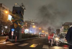 إيران بين الأحداث الشعبية والتهديد الأمريكي