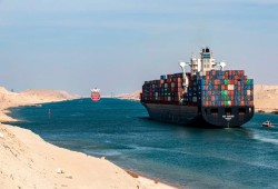 مقايضة الدين بقناة السويس؟ خبراء يردّون على طرح حسن هيكل الكارثي.. السيادة ليست رقما