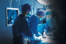 تحرش طبيب عربي بزميلته داخل غرفة عمليات كرموز.. جريمة تهز مهنة الطب وتهين المهنة قبل الطبيبة