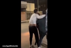 فيديو يوثق سحل مواطن في بورسعيد على يد ضابط ومحاولات الأهالي إنقاذه