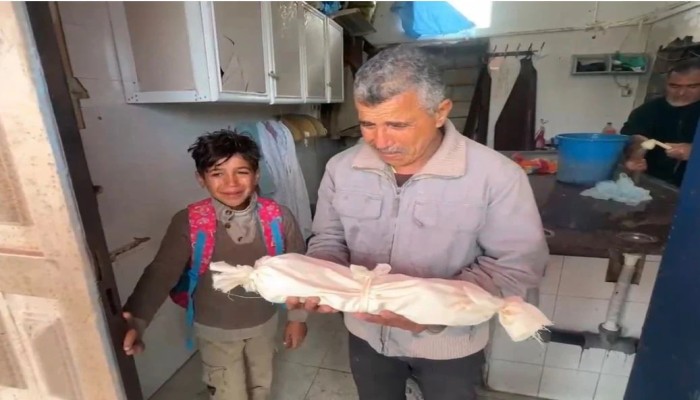 فيديو || غزة تحت رحمة الصقيع والحصار: أطفال يموتون بردًا وخيام النازحين تجرفها العواصف وسط عجز دولي مريب