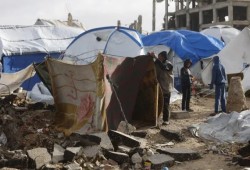 منخفض قطبي يفتك بنازحي غزة: 7 أطفال يموتون بردًا و132 ألف خيمة خارج الخدمة
