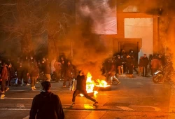 بوليتيكو || ترامب يدعي أن لديه خيارات عسكرية كثيرة ضد إيران.. لكنه لا يملكها فعليًا