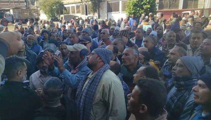 الغضب يتواصل لليوم السادس في 9 مصانع.. عمال السكر يرفضون الفتات ويهتفون "واحد اتنين فلوسنا راحت فين"