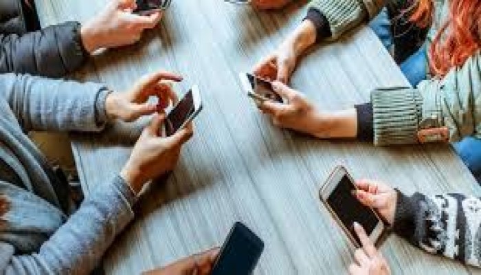 ماذا تعرف عن متلازمة الإفراط في استخدام الإنترنت؟