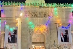 تحت ضغط الغضب الشعبي.. الأوقاف تتراجع وتزيل صور أسامة الأزهري من مسجد السيدة زينب بينما يبقى سؤال تسييس المساجد بلا جواب