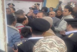 وقفة احتجاجية لعمال مطاحن مصر الوسطى بالمنيا.. أرباح بالملايين ورواتب لا تكفي الحياة