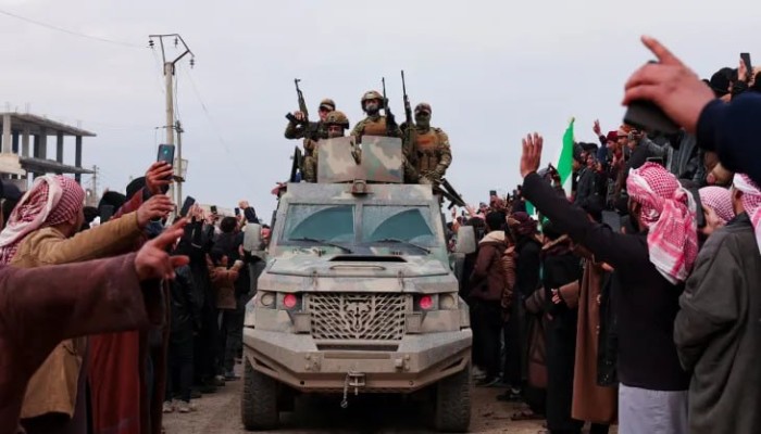 فيديو || زغاريد العودة ورايات التحرير.. السوريون يحتفلون بطرد «قسد» وعودة المدن إلى حضن الدولة