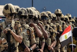 الجيش يحتفظ بالمليارات والحكومة تغرق في الديون.. "ميدل إيست آي " يكشف كواليس رفض العسكر  إنقاذ مصر من ورطة صندوق النقد