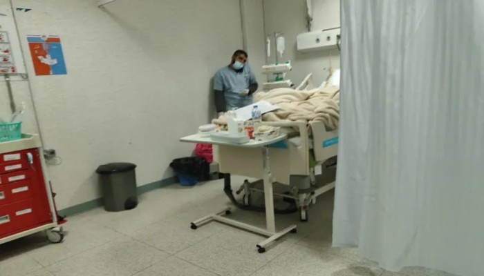 18 ساعة عمل.. أطباء الامتياز يتحولون إلى عمالة رخيصة تسد عجز الأطباء في المستشفيات