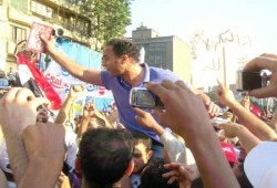 فيديو || هتاف الكابتن نادر السيد ضد حكم العسكر يعيد الجدل حول مشاركة  المشاهير بـ"عزل السيسي"