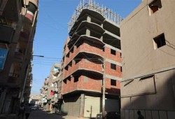 تمديد مهلة تراخيص بناء “مسطحات السطح” حتى نهاية مايو 2026: تنظيم مطلوب أم مكافأة للتوسع العشوائي؟