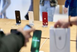 انتهاء الإعفاء الاستثنائي لهواتف الركاب من الخارج: قرار جمركي يختبر العدالة والشفافية في سوق متوتر