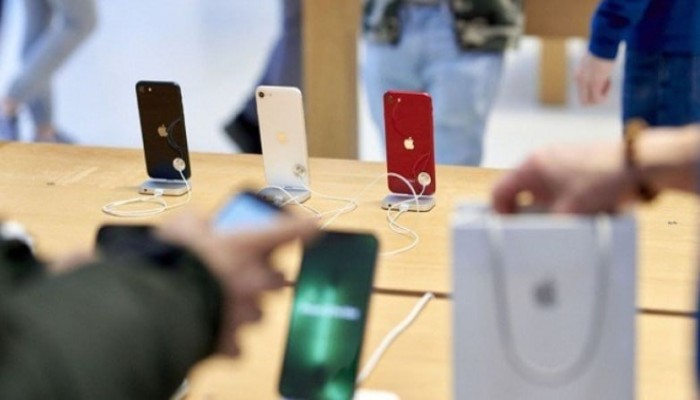 انتهاء الإعفاء الاستثنائي لهواتف الركاب من الخارج: قرار جمركي يختبر العدالة والشفافية في سوق متوتر