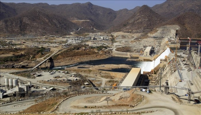 شاهد || أحمد موسى يُحمّل ثوار يناير مسئولية سد النهضة ليغسل عار السيسي بالتوقيع على اتفاق المبادئ بـ2015