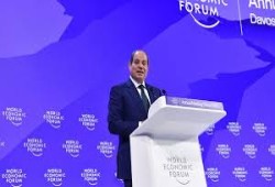 بعد رفضه لقاء نتنياهو.. "مصافحة حارة" بين السيسي وهرتسوج في دافوس