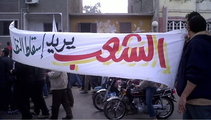 بعد 15 سنة من يناير واستيلاء السيسي على الحكم.. من الذي خان الثورة وحوّل مصر إلى ثكنة عسكرية؟