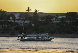 مصر والسودان || استئناف النقل النهري بين أسوان ووادي حلفا بعد توقف دام سنوات