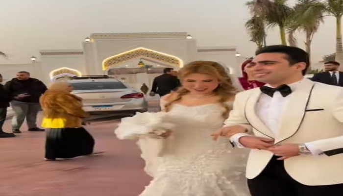 زفاف الرائد حسين السيسي: عرس أسطوري فوق أنقاض الفقر.. ونشطاء يتساءلون كيف يصل لهذه الرتبة شاب في الخامسة والعشرين؟!