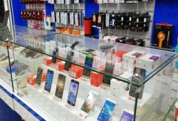 سوق مشلول ومستهلك محاصر.. الهاتف المحمول يتحول إلى بقرة حلوب للضرائب والرسوم عبر منظومة “Telephony”