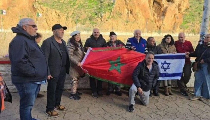 علم الاحتلال على حدود الجزائر يشعل الشرق المغربي: غضب شعبي على تطبيع رسمي “يخترق السيادة”