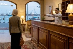 المرأة بين وصاية الفنادق وتسيّب الخطاب الحقوقي: كيف يحميها تكريم الشريعة لا شعارات «التمكين»؟