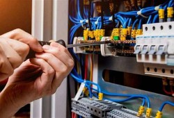 نواب يصفون تعديلات الكهرباء بـ"الرغبة الانتقامية": قانون يطارد الفقراء بدل محاسبة من أغرقهم في العتمة