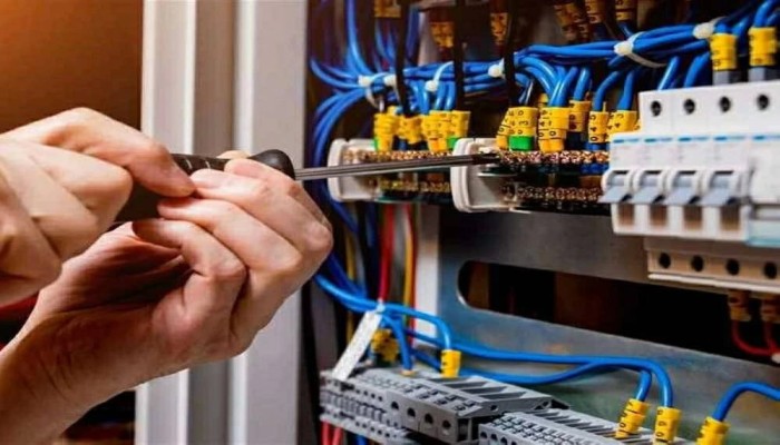 نواب يصفون تعديلات الكهرباء بـ"الرغبة الانتقامية": قانون يطارد الفقراء بدل محاسبة من أغرقهم في العتمة