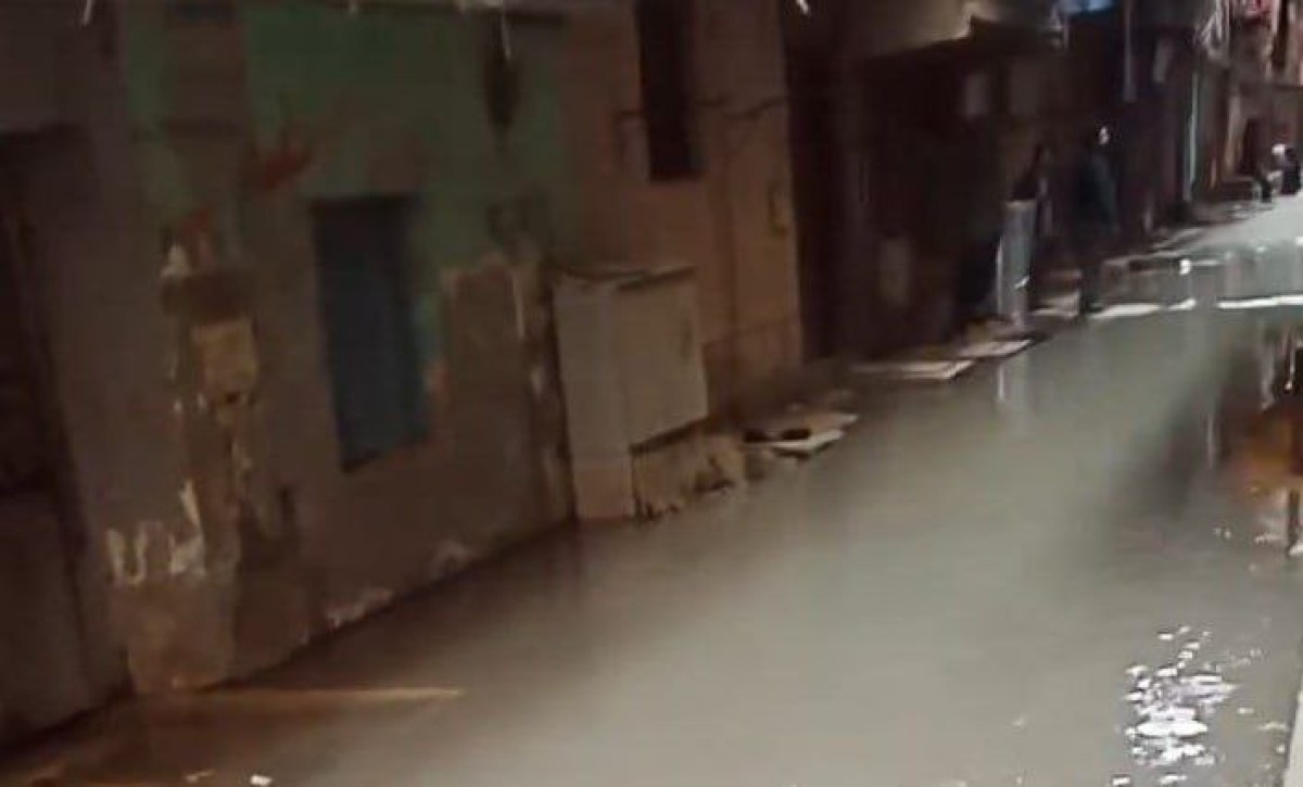 شاهد|| شوارع شبرا الخيمة تغرق بمياه الصرف الصحي