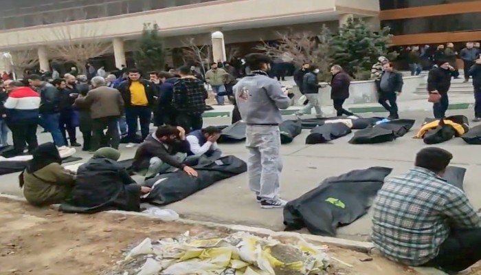 الجارديان || جثث مختفية ودفن جماعي و«30 ألف قتيل»: ما حقيقة حصيلة القتلى في إيران؟