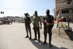 رويترز || حماس تسعى إلى دور لشرطتها في غزة قبيل محادثات نزع السلاح