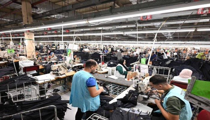 فشل المفاوضات يدفع عمال «تي آند سي» بالعبور لإنهاء الإضراب خوفًا من وقف الرواتب