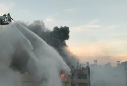 حريق ضخم يلتهم "منطقة الزرايب" بمنشأة ناصر بالقاهرة