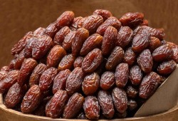 التمور الإسرائيلية تغزو الأسواق المصرية قبل شهر رمضان 