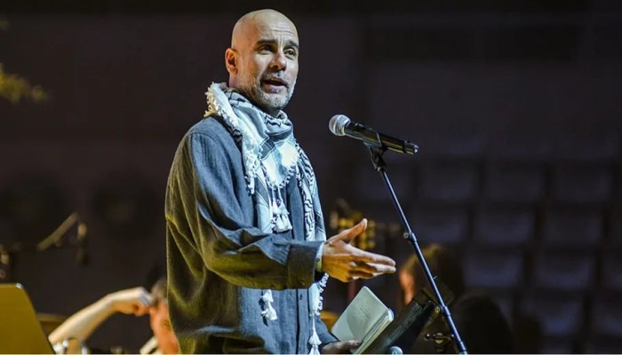 بيب غوارديولا بالكوفية الفلسطينية: رسالة إنسانية حادة للعالم عن معاناة أطفال غزة من برشلونة