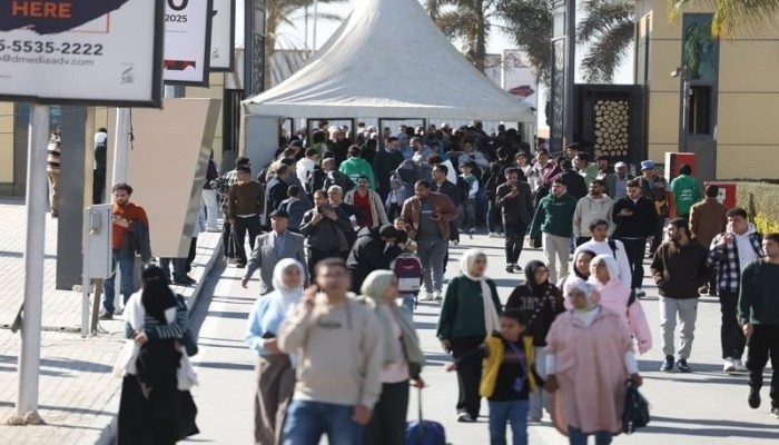 ٤.٥ مليون زائر.. هل تحوَّل معرض القاهرة للكتاب إلى نزهة ترفيهية بلا قرّاء؟