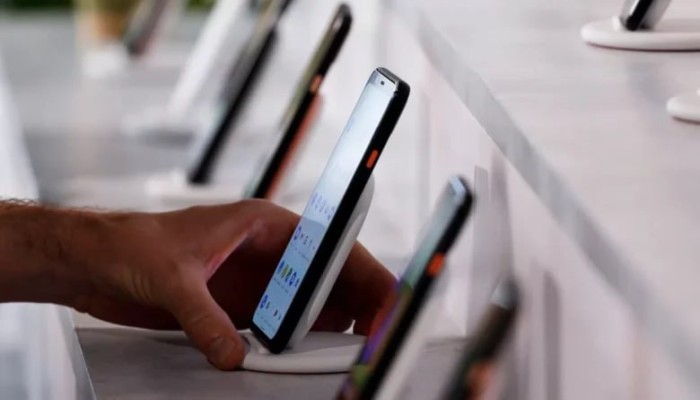 ضريبة الموبايلات تشعل الأسعار: زيادات تصل إلى 20% في الأجهزة المحلية والمستهلك تحت الحصار