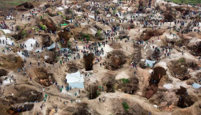 أكثر من 200 قتيل في كارثة منجم روبايا للـ«كولتان» بالكونغو.. الإنهيار يكشف ثمن معادن الهواتف على جثث الفقراء