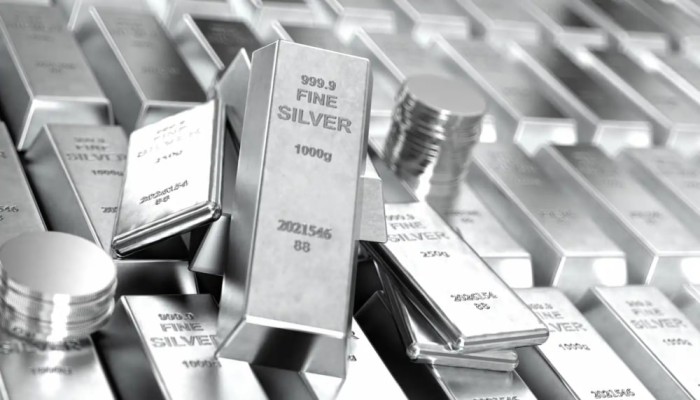 بعد أكبر هبوط يومي في تاريخها عالميًا.. تجار الصاغة يحذرون: سوق الفضة في مصر فوق أسعار العالم والمستهلك هو الضحية