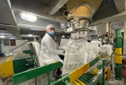 2000 جنيه زيادة في سعر طن السكر بعد السماح بتصديره: سوق مرتبكة قبل رمضان.. فائض على الورق وغلاء في الواقع