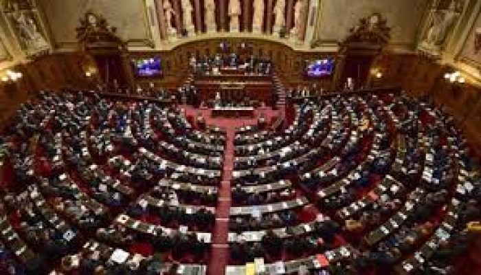 انقسام النخبة السياسية.. 43% من الفرنسيين يعارضون حظر الإخوان المسلمين 