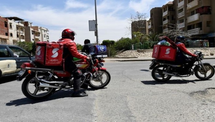 6 ملايين عامل توصيل بلا عقد ولا تأمين: طلب إحاطة يفضح «اقتصاد المنصات» الاستعبادي في مصر