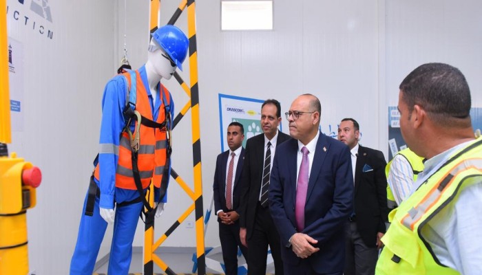 قرارات وزير العمل تحت النار: «استقالة بالإكراه» و«سرقة الساعات».. جبهة عمالية واسعة تدق ناقوس الخطر