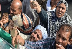 بسبب الفقر والغلاء الأسر المصرية تُدفَع إلى فخ الديون رغم الفوائد الحارقة.. قروض الأفراد تقفز لـ 286 مليار جنيه في 2025